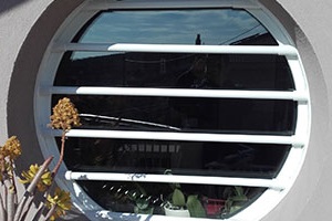 Μπάρες ασφαλείας σταθερές τύπος Τ 70 σε στρογγυλό παράθυρο