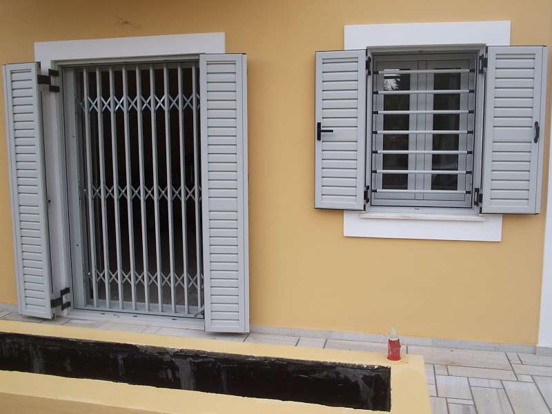 Πτυσσόμενα κάγκελα ασφαλείας σε πόρτες και σε παράθυρα Τ-80